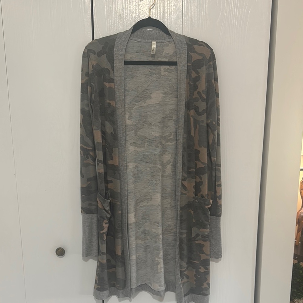 Magic Fit Camouflage Cardigan